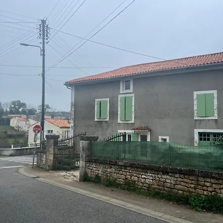 Duplex Spacieux- Ideal Vehicule Electrique Lägenhet